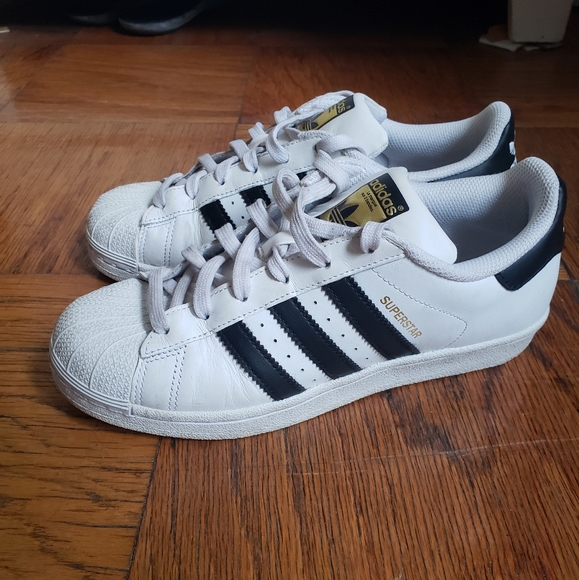 Adidas Superstar Sneakers - size 7 - Picture 10 of 12